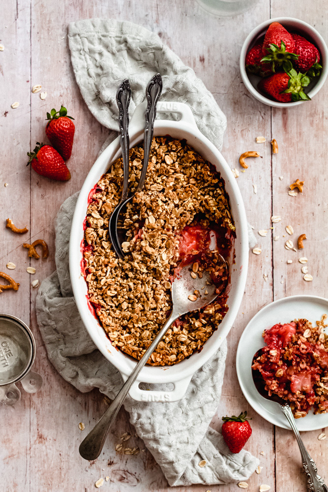 Healthy Strawberry Pretzel Crisp